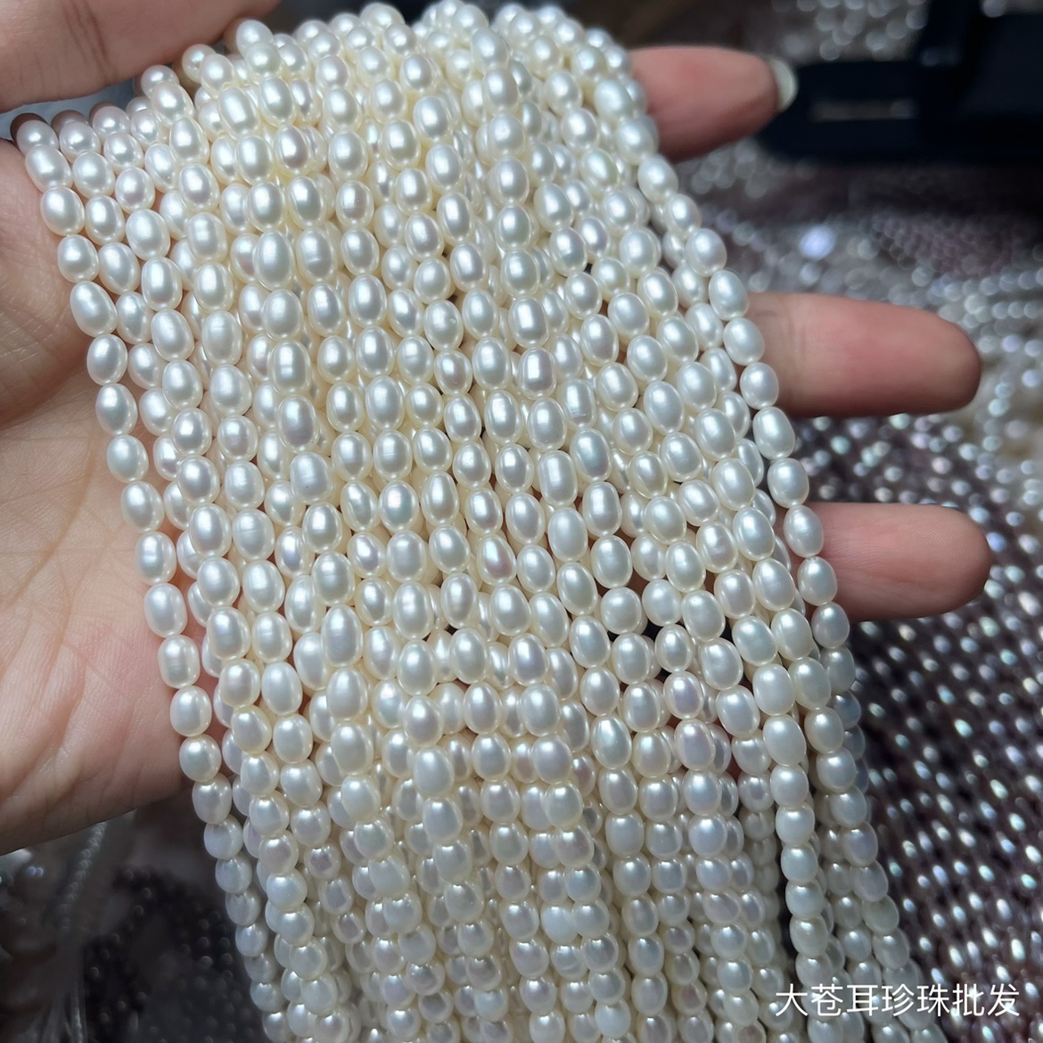 极细小米粒珠子(很小的小米珠怎么穿)