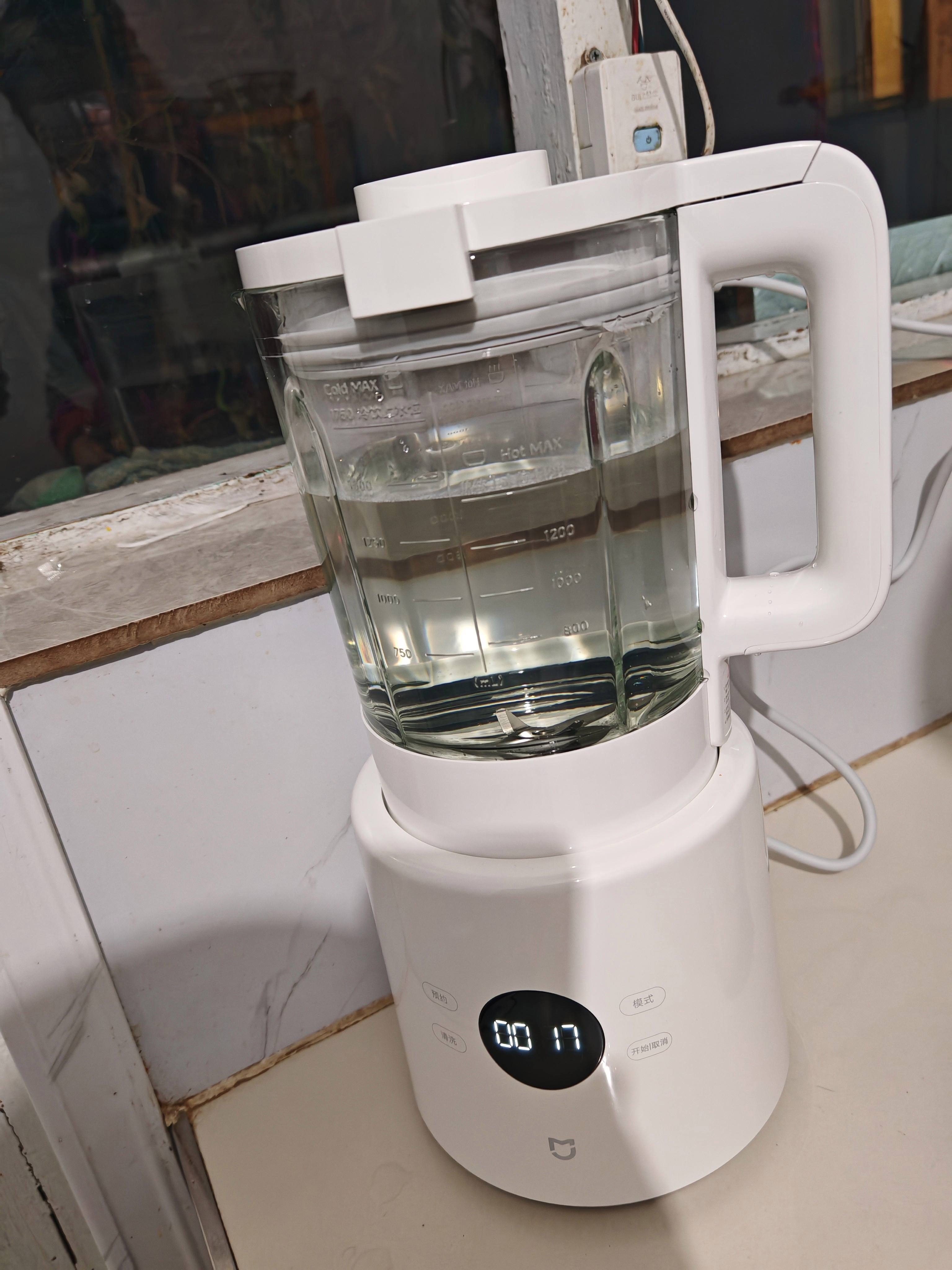 破壁机果汁小米(小米榨汁机家用小型便携式怎样使用)
