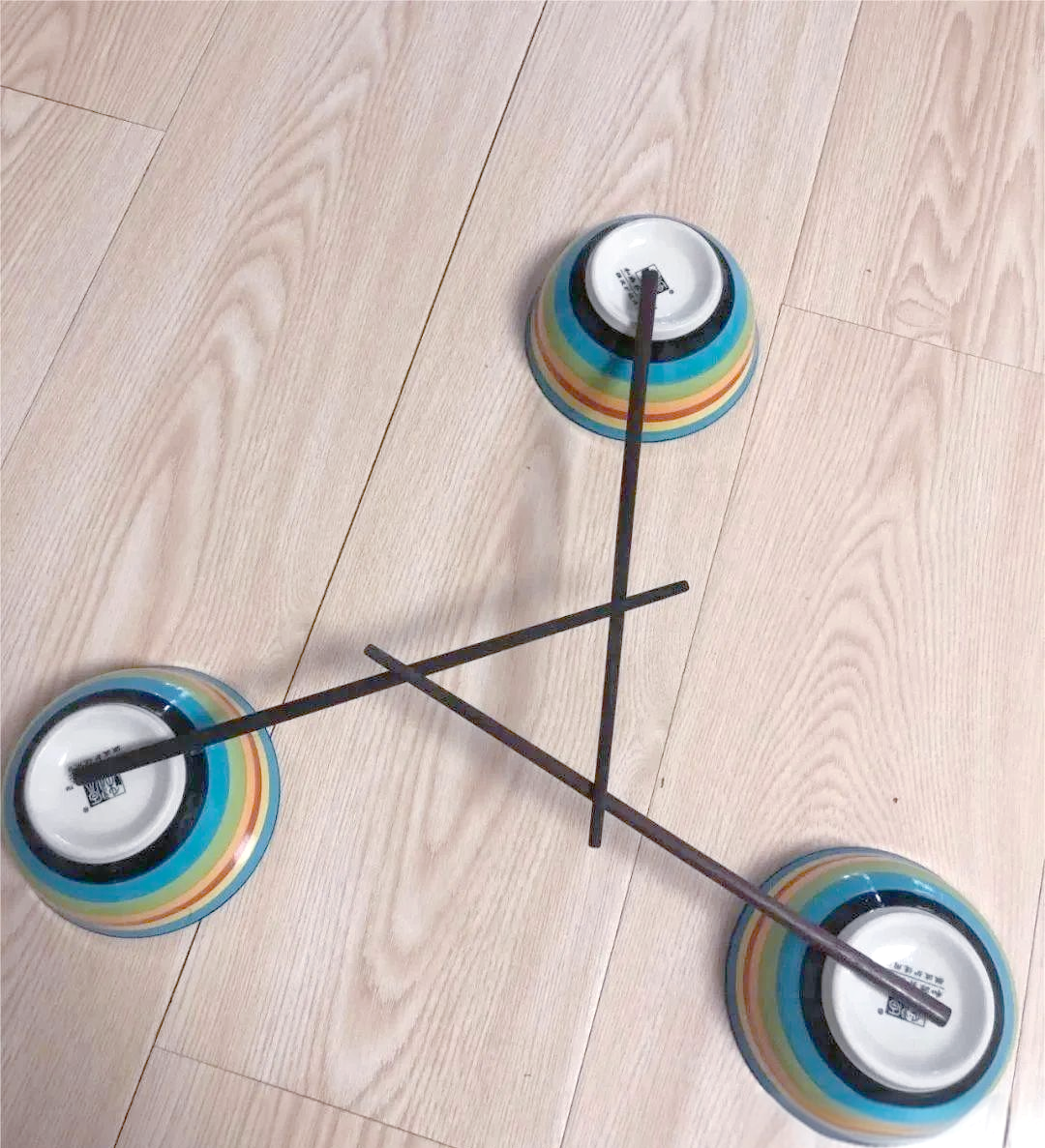 长筷子夹东西游戏规则(用长筷子吃饭是什么意思)