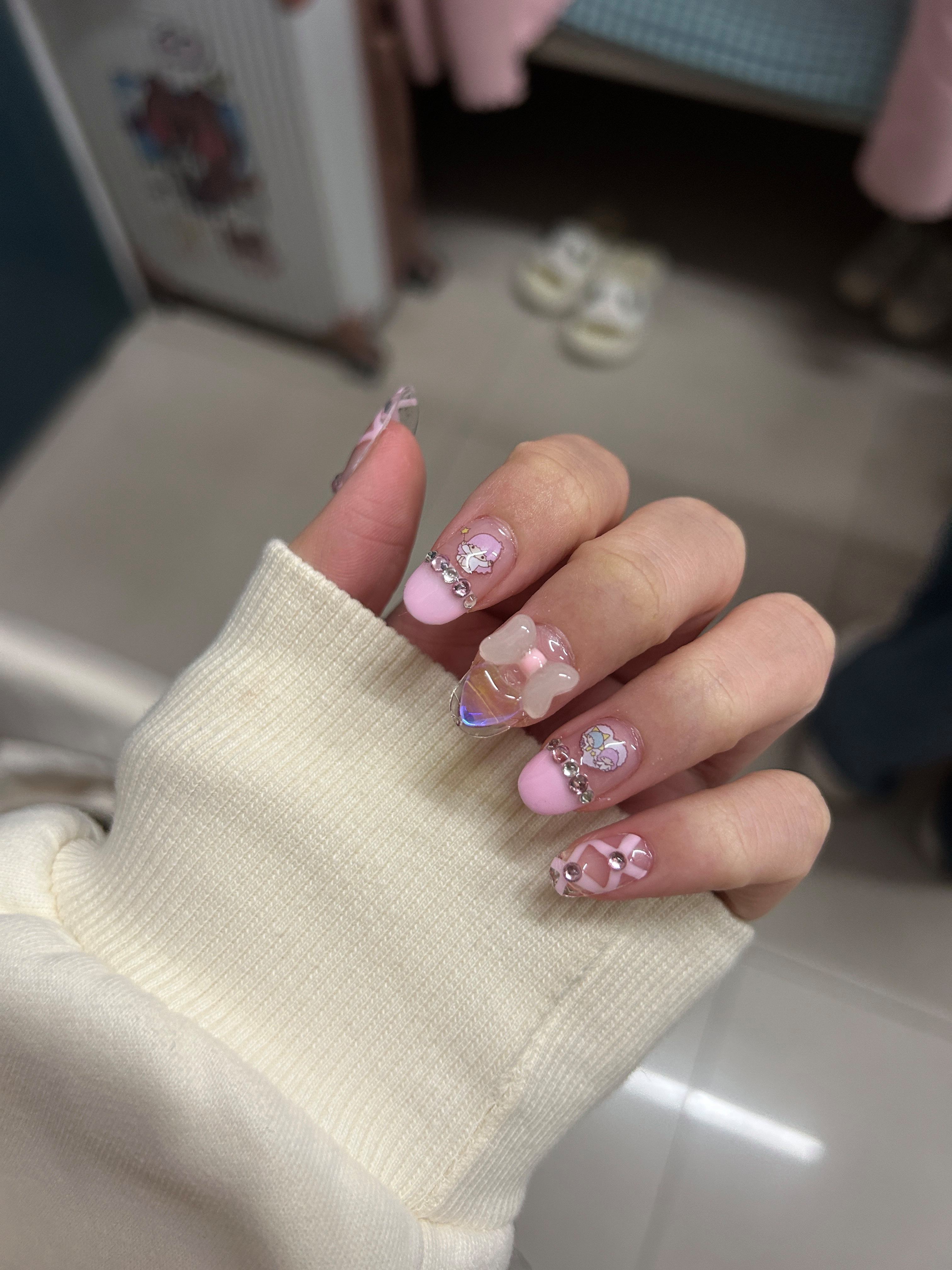 奥特曼花纹美甲(奥特曼印花图案的衣服)