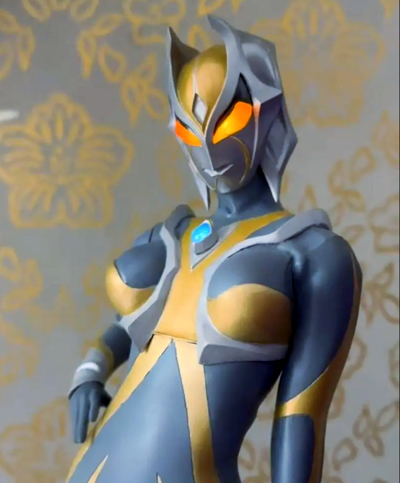 女巨人踩奥特曼(女巨人踩奥特曼怪兽)