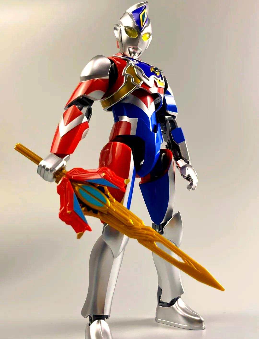 机甲奥特曼游戏下载(机甲奥特曼破解版下载无限金币无限钻石)