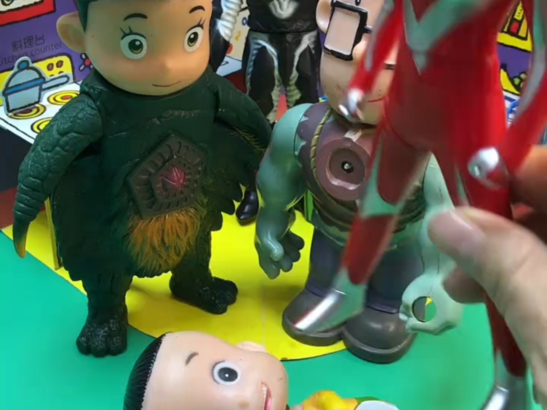 奥特曼开赛车打怪兽(奥特曼用车子打怪兽的是什么电影)