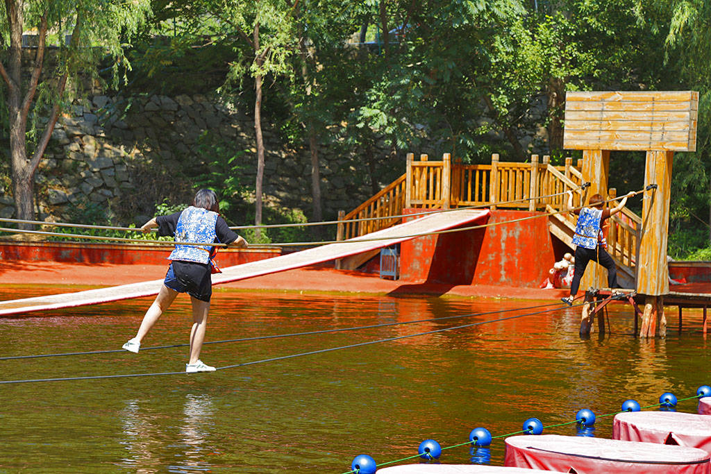 走钢丝小游戏攻略(走钢丝图片吉尼斯世界纪录)