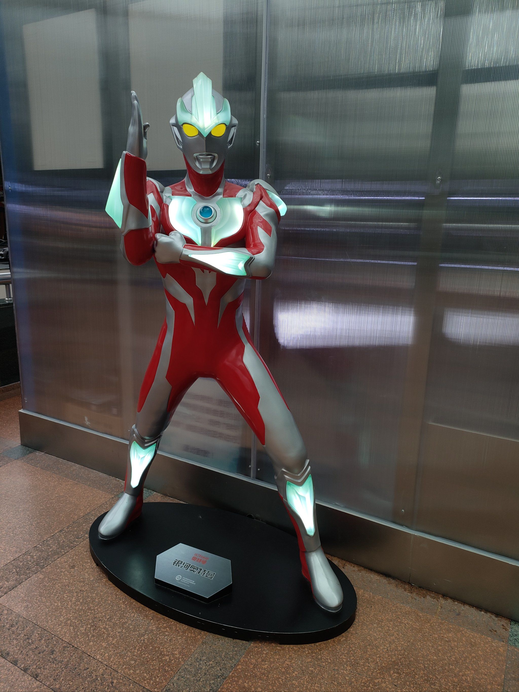 雨露广场奥特曼(奥特曼广场在哪里)