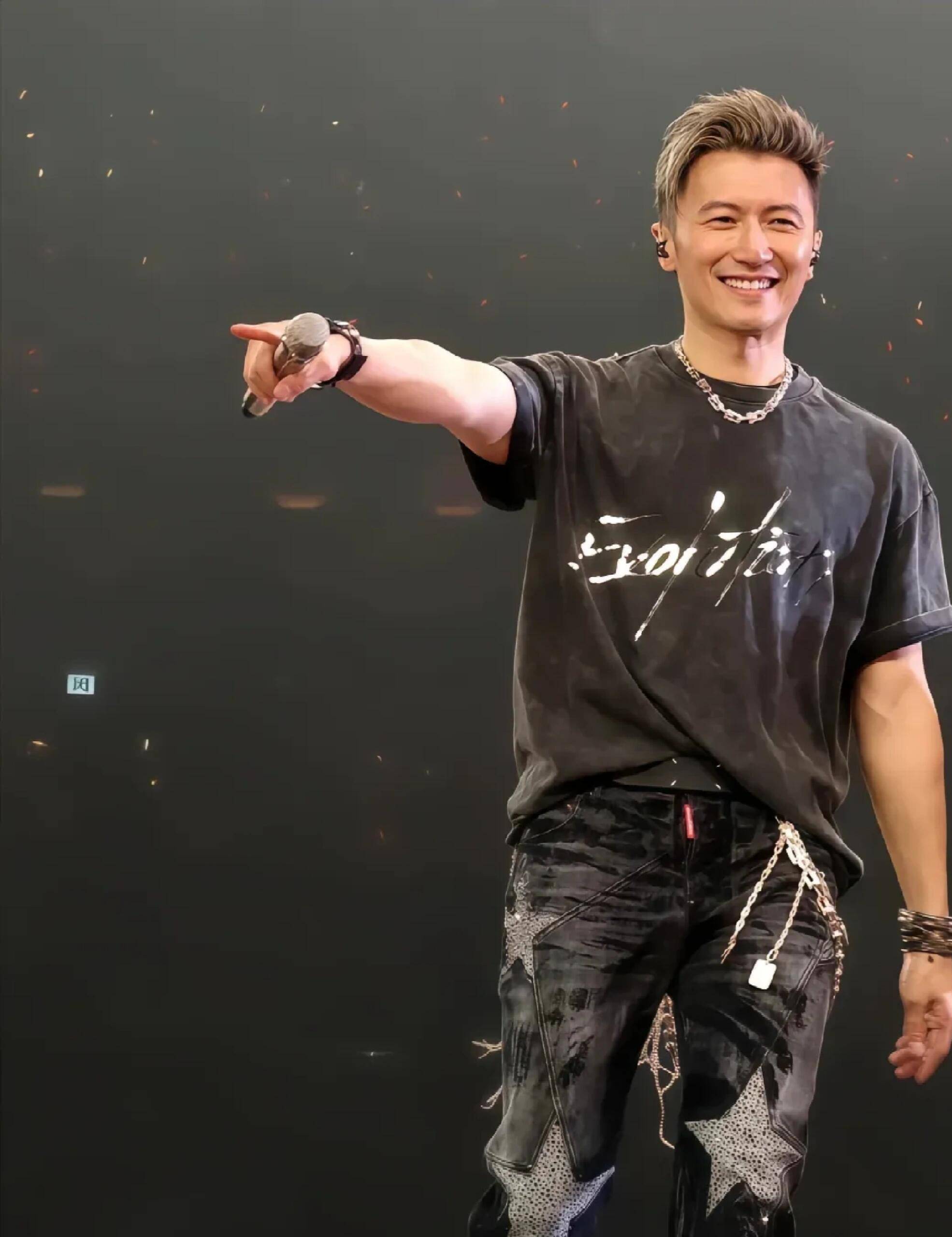 龙腾传世谢霆锋版本(龙腾传世谢霆锋版激活码)