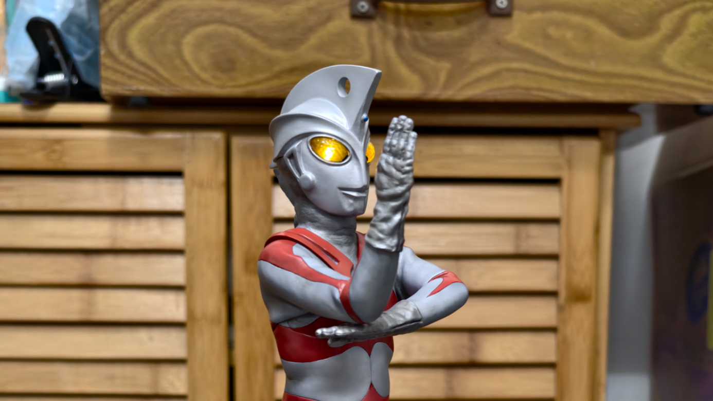 艾斯奥特曼玩游戏(艾斯奥特曼2020版本)