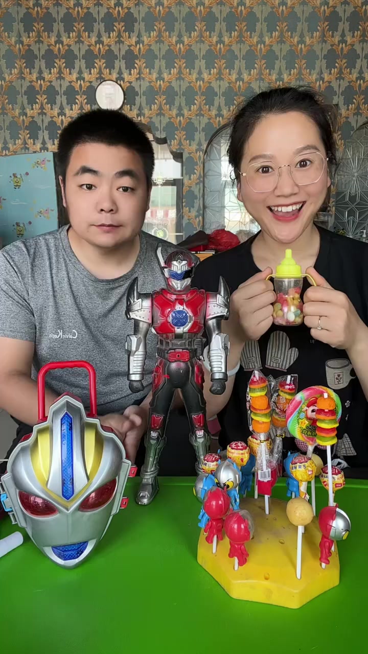 奥特曼妈妈汉堡(奥特曼吃汉堡奥特曼之汉堡)