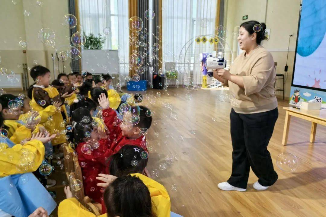 幼儿园攻略游戏老师(幼儿园老师做游戏教案)