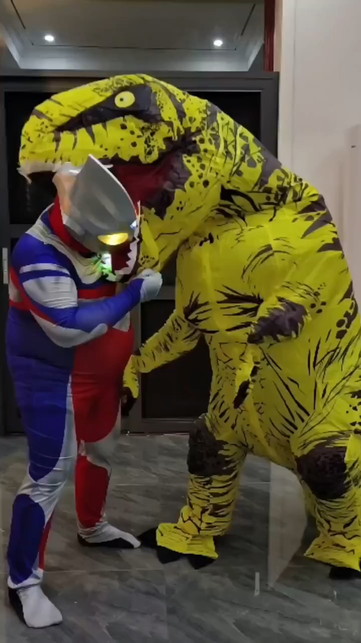 奥特曼迪迦奥特曼打怪(迪迦奥特曼疯狂乱斗)