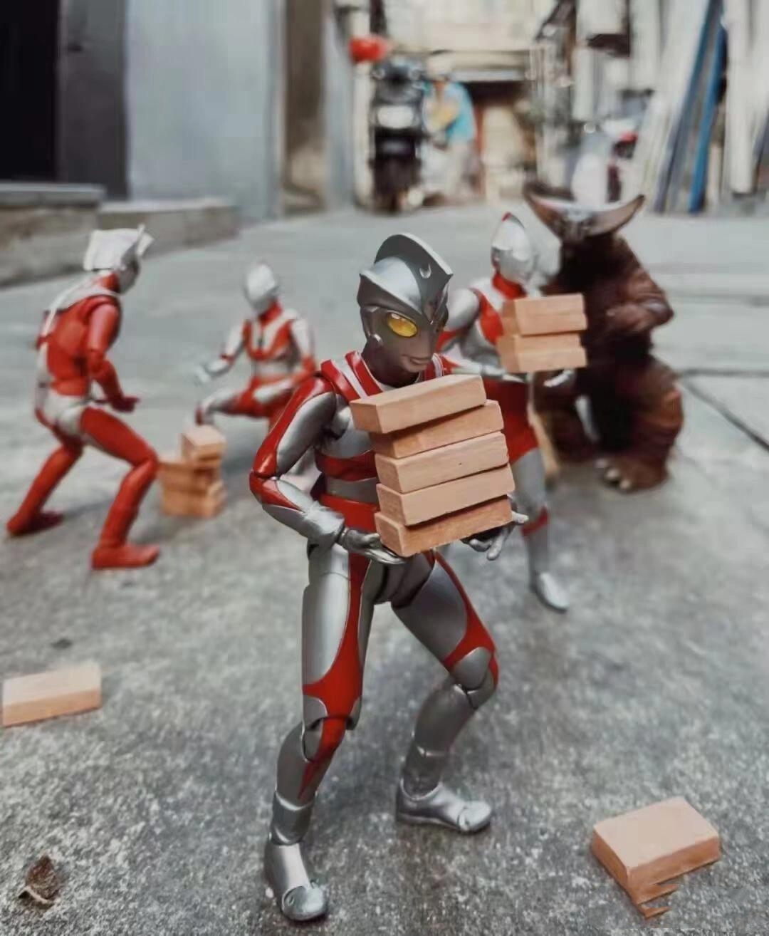 奥特曼踩单车高清图(奥特曼骑单车平平淡淡才是真)