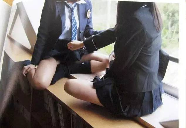 掀女生裙子攻略(当如何掀起女生裙子)