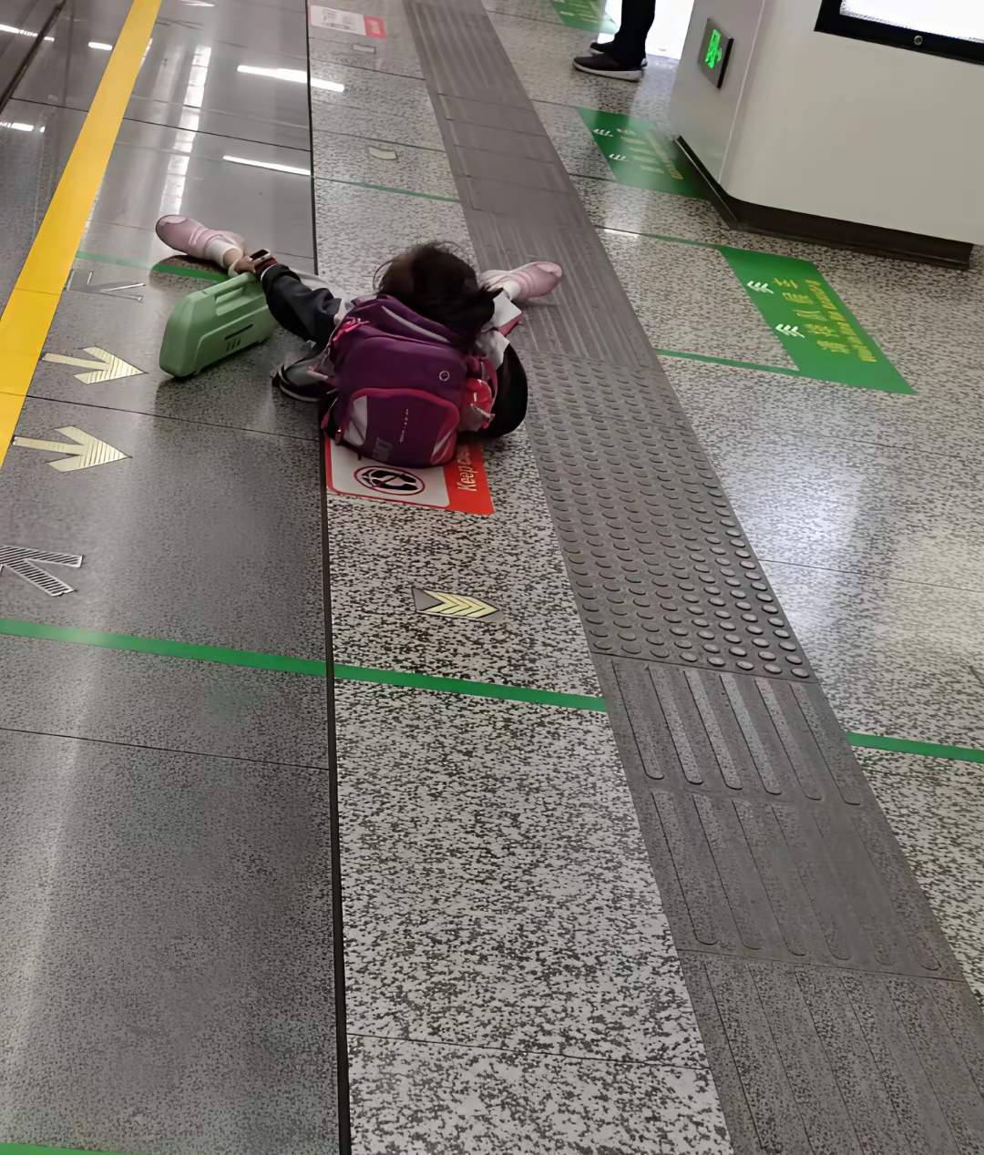 地铁女孩攻略(地铁女孩小游戏)