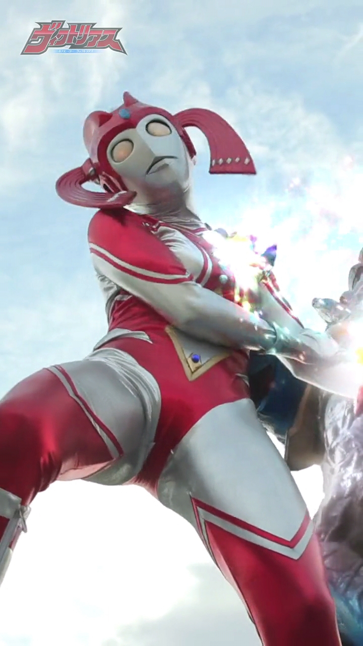 奥特曼美女亲嘴(奥特曼中的亲吻画面)